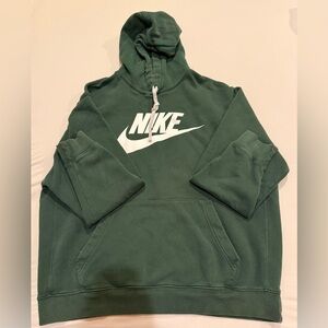 NIKE MENS SPORTSWEAR GRAPHIC PULLOVER HOODIE- FIR/WHITE